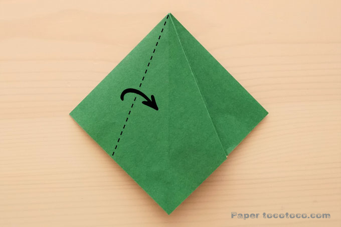 折り紙クリスマスツリーの折り方1