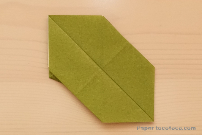 折り紙クリスマスリースの折り方1